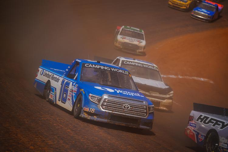 Hill Tallies Third Straight Top-10 on Dirt at Bristol