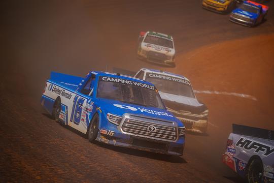 Hill Tallies Third Straight Top-10 on Dirt at Bristol